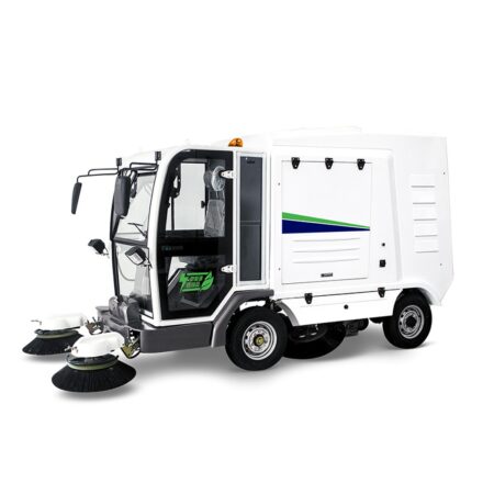 Street sweeper running 100% on electricity