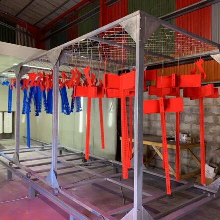 Powder coating system for 5 m workpieces